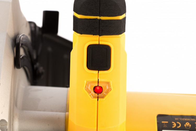 Пила циркулярная CS-210, 1800 Вт, 210 мм Denzel
